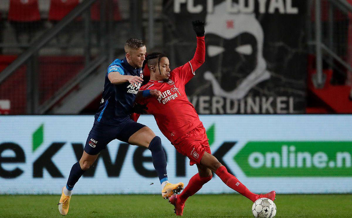 兰博电竞对战平台-阿贾克斯迎欧联关键赛，转会期外线爆发，气氛紧张，高层口径保持一致(福图纳vs阿贾克斯)