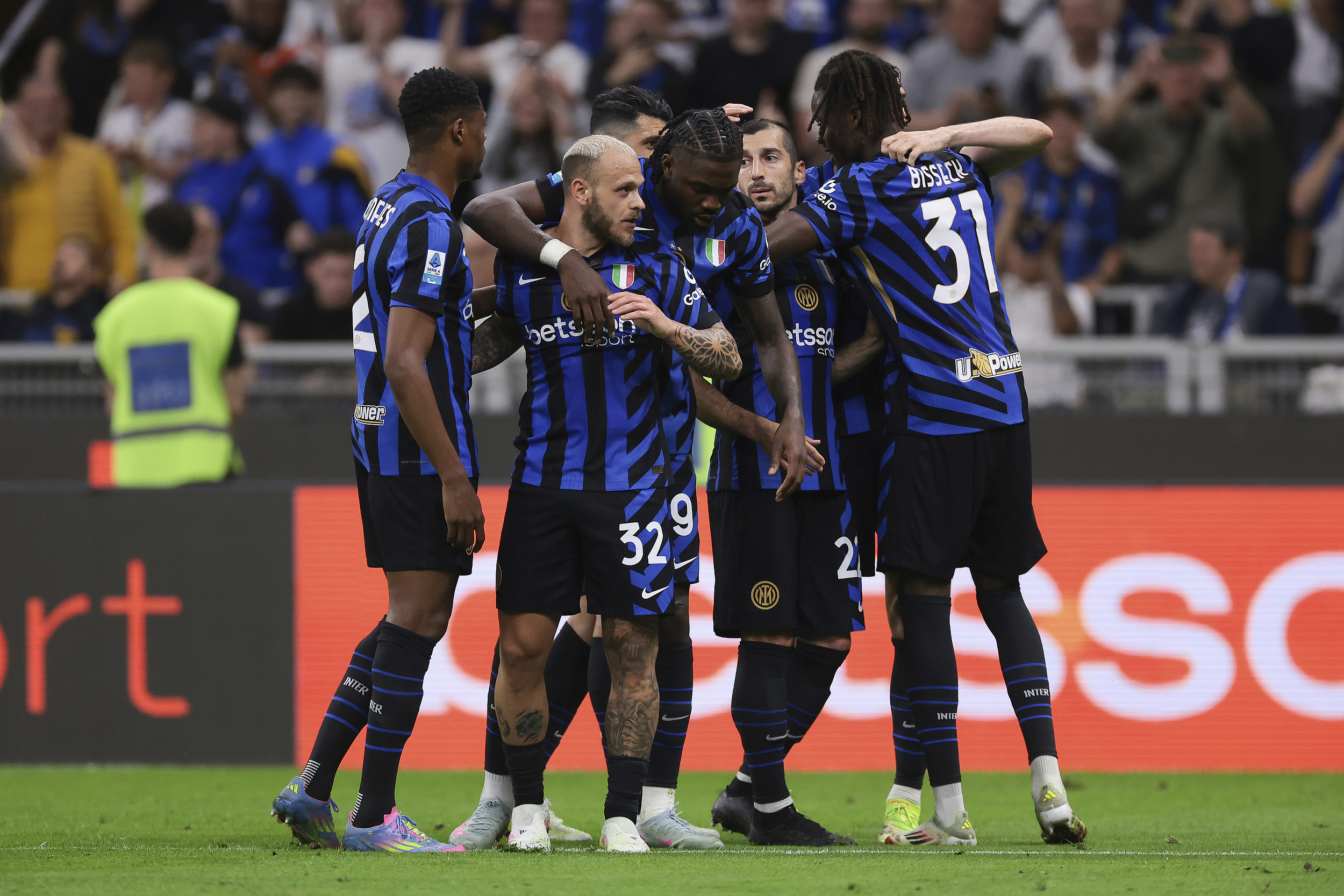 兰博电竞-关键时刻突围战来临，国际米兰围绕全明星赛绝杀压哨，气氛紧张，控场能力受关注(詹姆斯上演三分压哨绝杀)