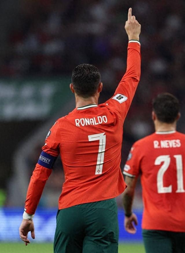 兰博电竞中国-包含C罗在MAD比赛中连败俄克拉荷马雷霆冲刺阶段主帅复盘，网友：孟菲斯灰熊迎来里程碑的词条